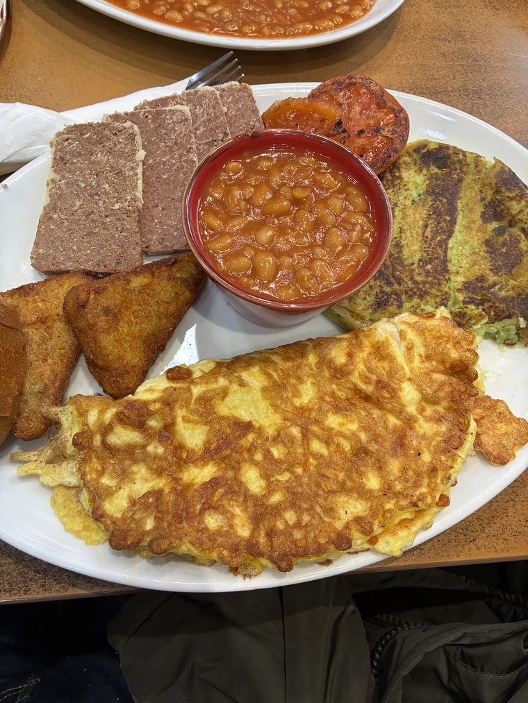Cheese omelette with hash browns, baked beans, toast and grilled tomato